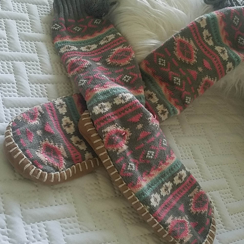 NWOT Cozy MukLuks Sweater Slipper Socks